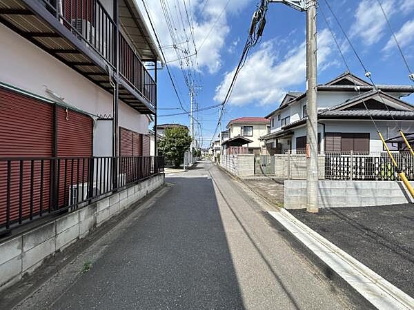 前面道路を含めた現地写真です。