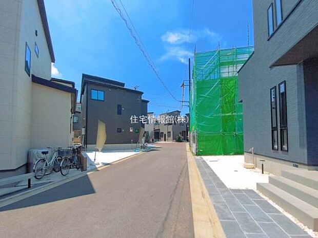 前面道路を含めた現地写真です。