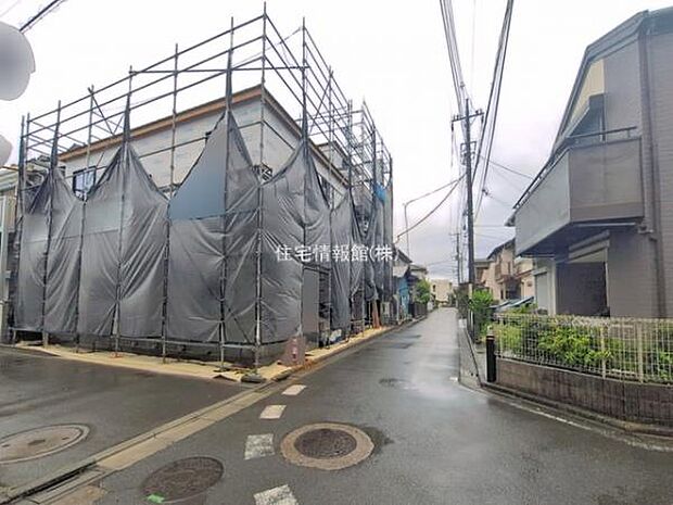 前面道路を含めた現地写真です。