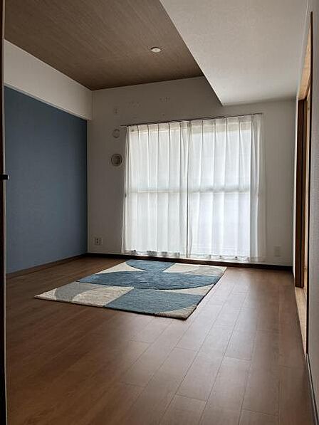 家族団らんの場所としてゆったりと居心地の良いリビングです。