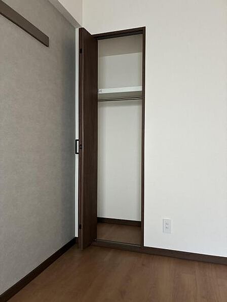 いつでもお部屋をスッキリお使い頂ける収納スペースを設置。