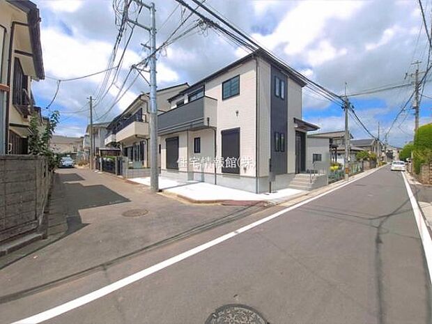 前面道路を含めた現地写真です。