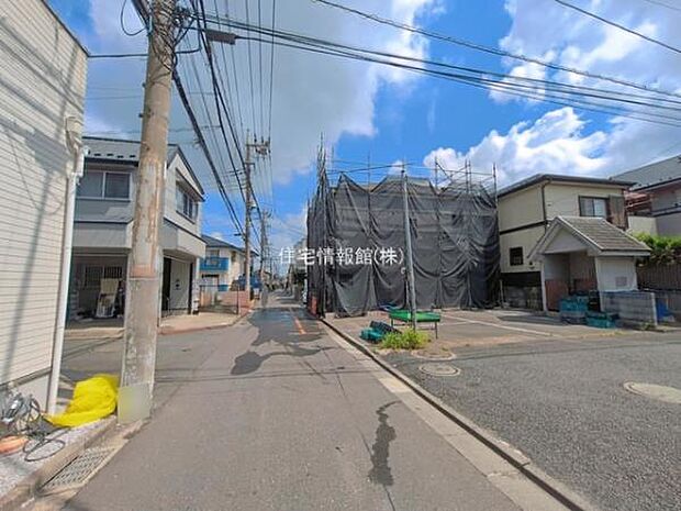 前面道路を含めた現地写真です。
