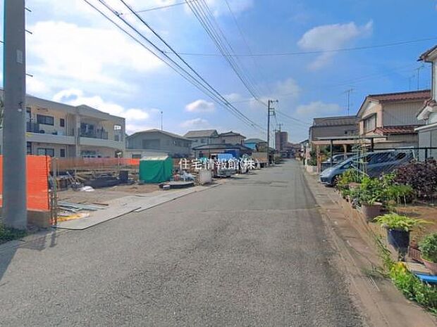 前面道路を含めた現地写真です。
