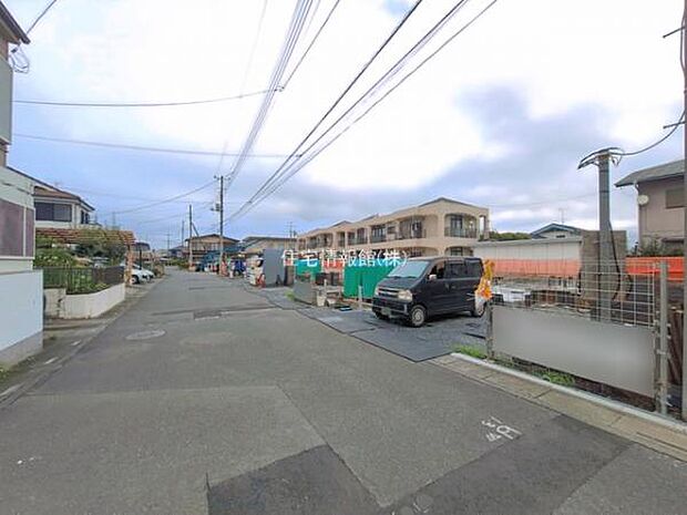 前面道路を含めた現地写真です。