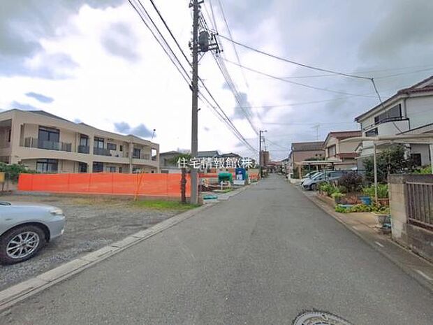 前面道路を含めた現地写真です。