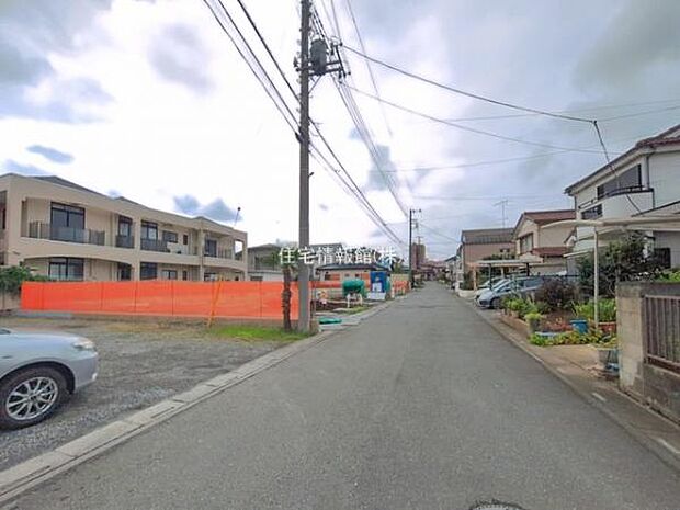 前面道路を含めた現地写真です。
