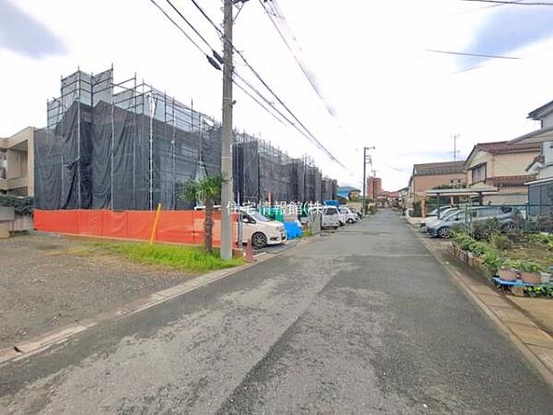 前面道路を含めた現地写真です。