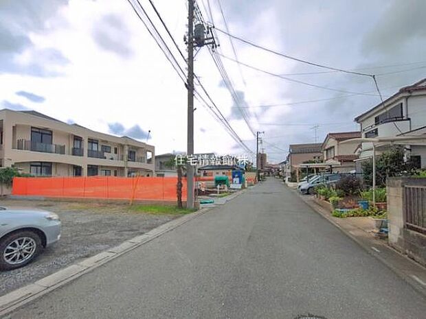 前面道路を含めた現地写真です。