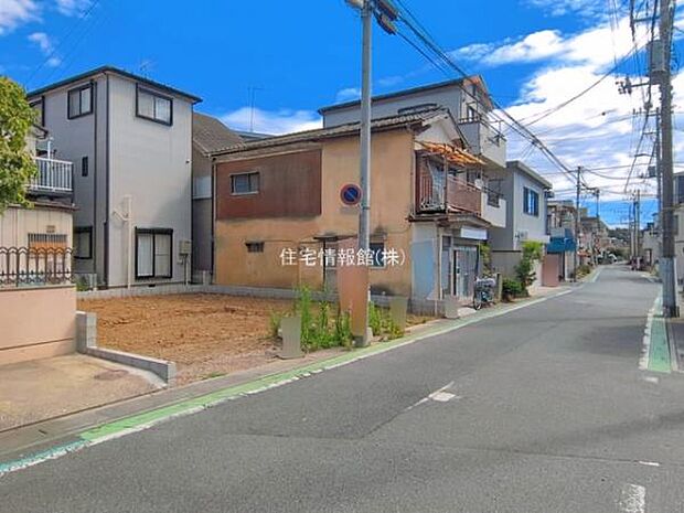 前面道路を含めた現地写真です。