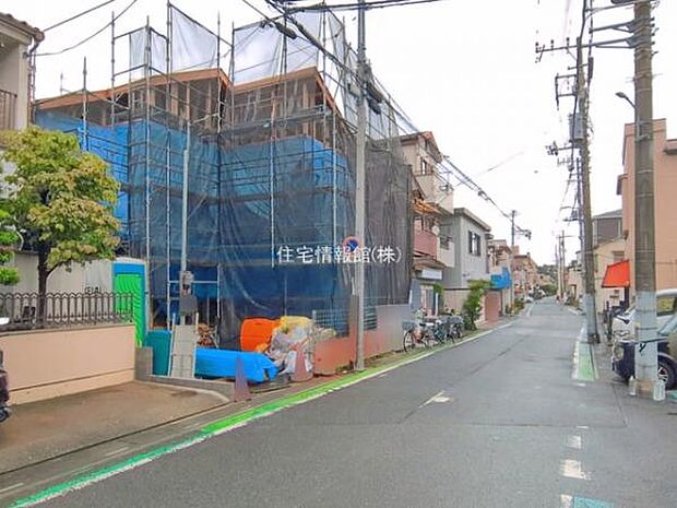 前面道路を含めた現地写真です。