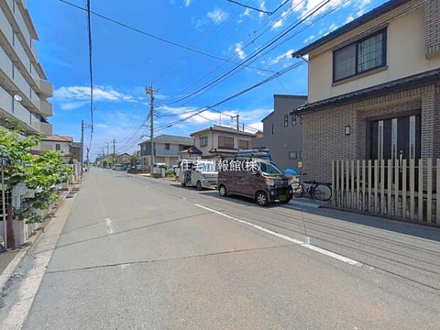 前面道路を含めた現地写真です。