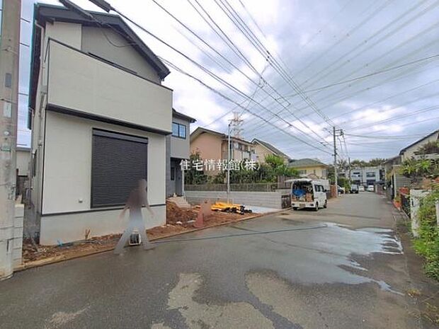 前面道路を含めた現地写真です。