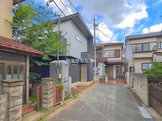 前面道路を含めた現地写真です。