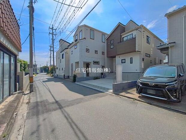 前面道路を含めた現地写真です。