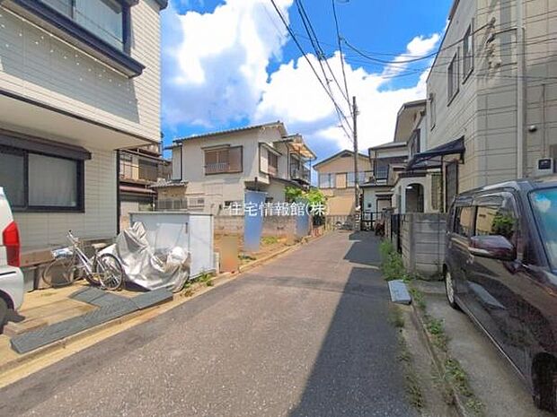 前面道路を含めた現地写真です。