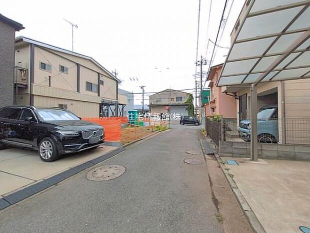 前面道路を含めた現地写真です。