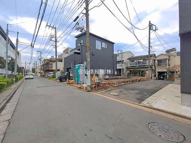 前面道路を含めた現地写真です。