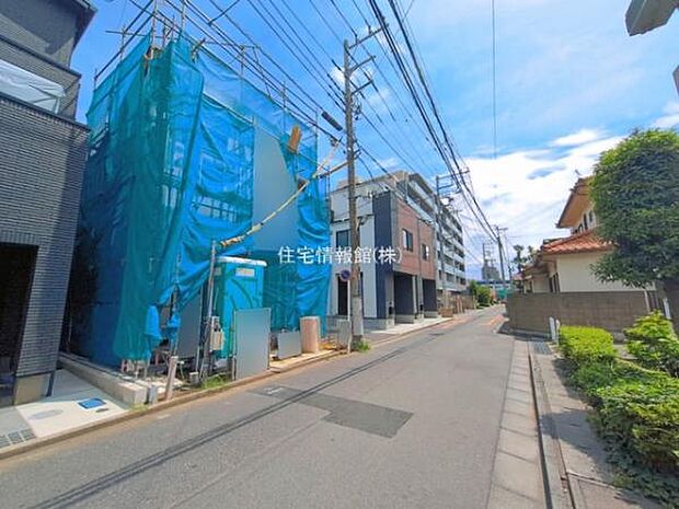 前面道路を含めた現地写真です。
