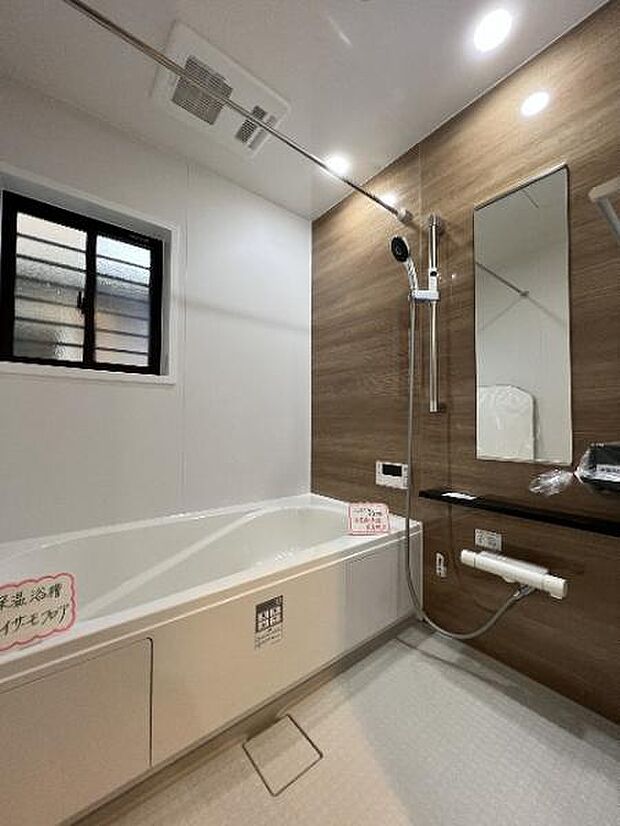 スタイリッシュな浴室で1日の疲れをゆったり癒されるのもいいですね。