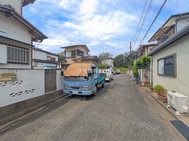 前面道路を含めた現地写真です。