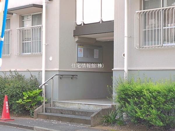 ゆったりとした印象のエントランスです。
