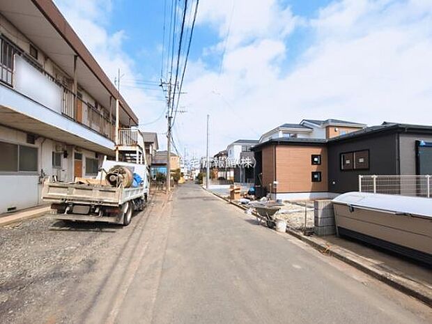 前面道路を含めた現地写真です。