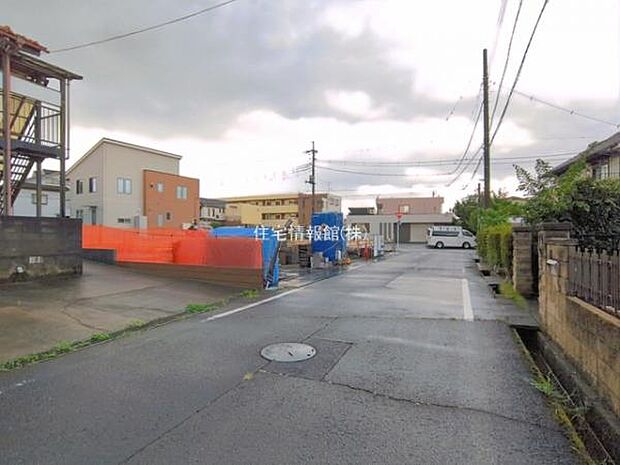 前面道路を含めた現地写真です。