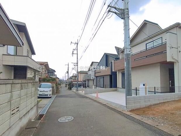 前面道路を含めた現地写真です。