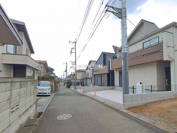 前面道路を含めた現地写真です。