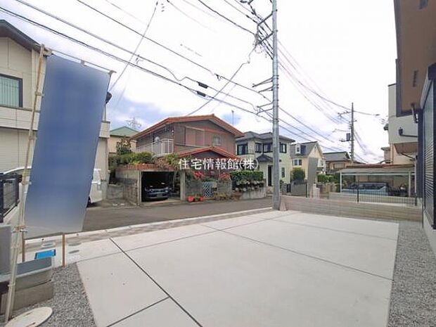 前面道路を含めた現地写真です。