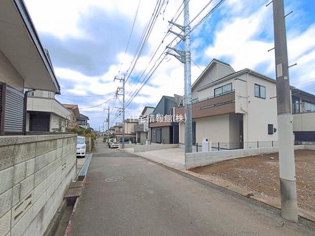 前面道路を含めた現地写真です。
