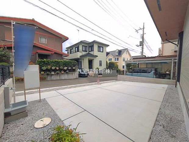 前面道路を含めた現地写真です。