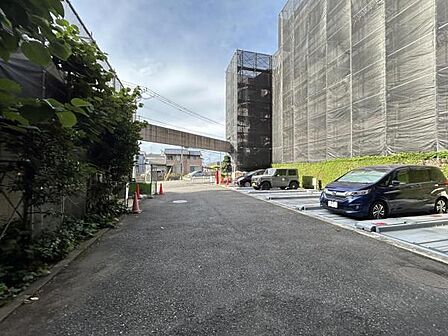 駐車場ももちろん完備しておりますのでお車所有の方にも心強いです。