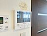 その他：訪問者を確認できるTVモニター付きインターフォンです。
