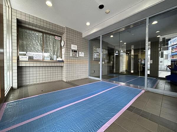 ゆったりとした印象のエントランスです。
