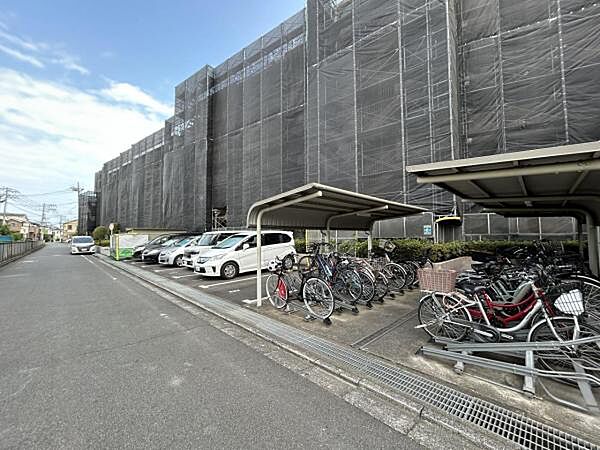 駐車場ももちろん完備しておりますのでお車所有の方にも心強いです。