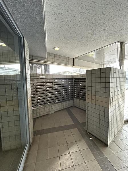 荷物や小包を大切に保管します。