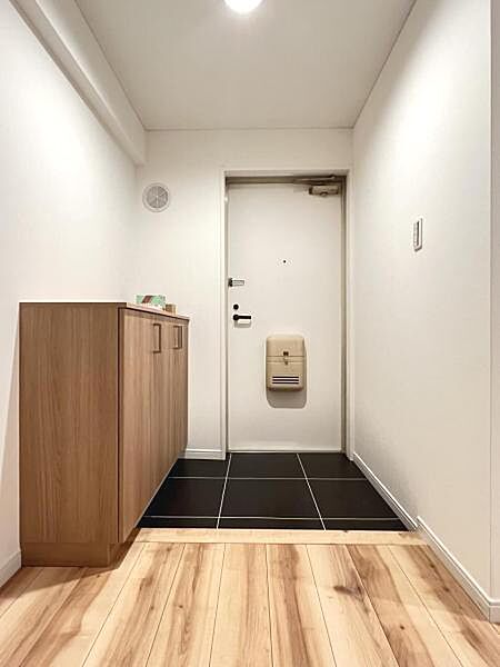 綺麗で明るい玄関でお客様をお迎えいただけます。