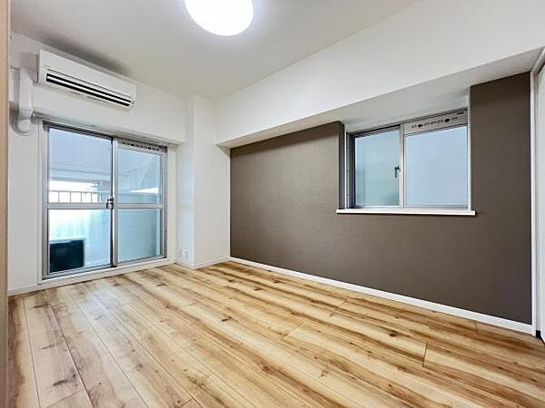 明るい広々とした主寝室でご家族ゆっくりお休みになれますね。