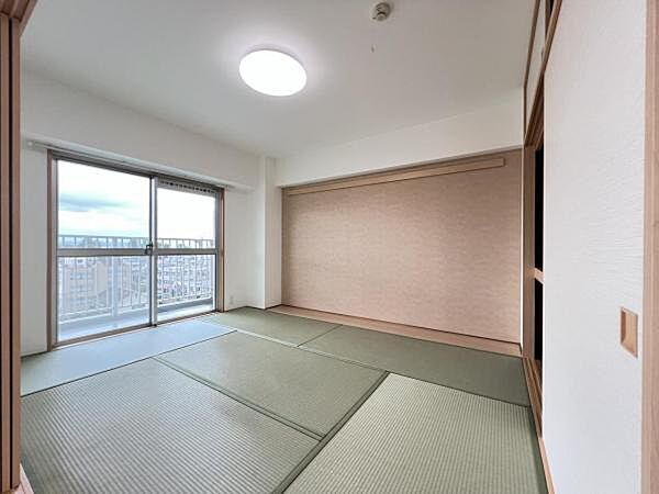 和室スペースです。畳のお部屋は寛げる空間ですね。