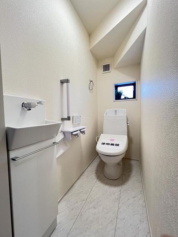 各階にトイレを設けており、ご家族が揃う時もゆとりをもってご利用いただけます。