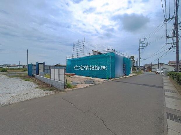 前面道路を含めた現地写真です。