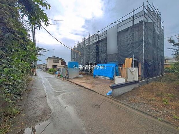 前面道路を含めた現地写真です。