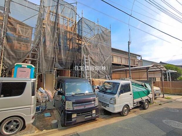 前面道路を含めた現地写真です。