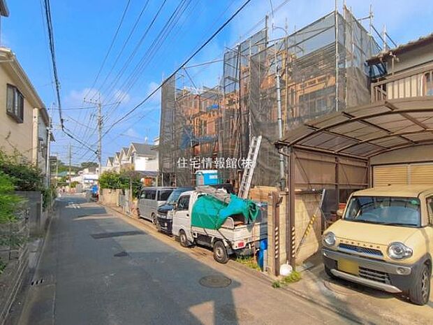 前面道路を含めた現地写真です。