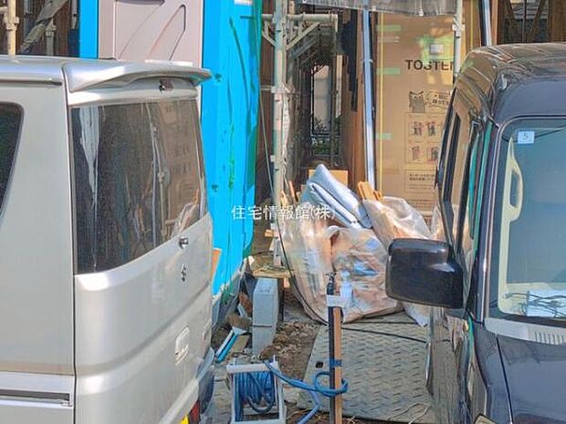前面道路を含めた現地写真です。