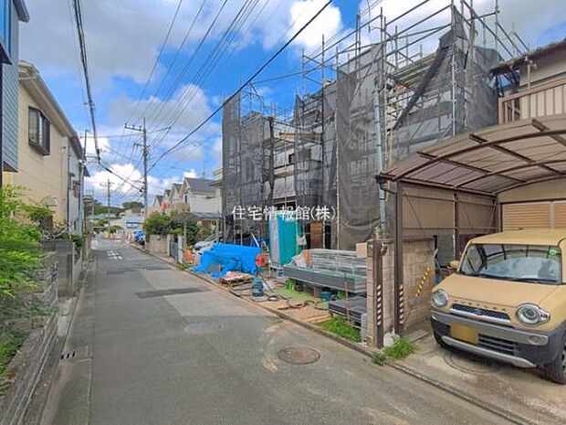 前面道路を含めた現地写真です。