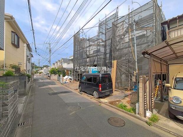前面道路を含めた現地写真です。