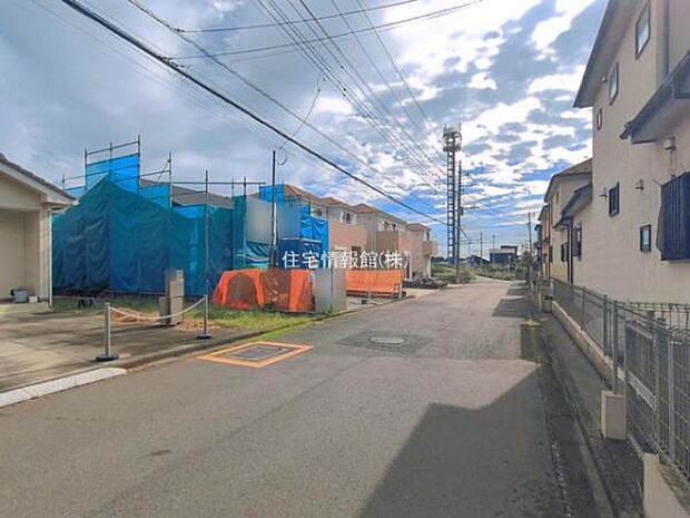 前面道路を含めた現地写真です。